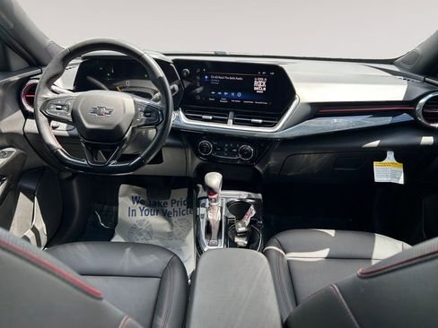 Used 2024 Chevrolet Trax RS w/ Sunroof Package FWD image 15