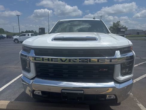 Used 2023 Chevrolet Silverado 2500 LT w/ Convenience Package AWD/4WD image 2
