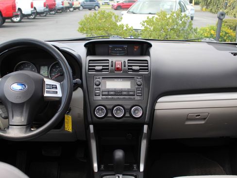 Used 2014 Subaru Forester 2.5i Premium w/ All-Weather Package AWD/4WD image 20