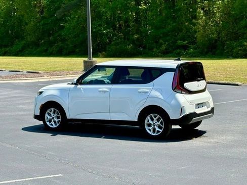 Used 2025 Kia Soul LX w/ LX Technology Package image 4