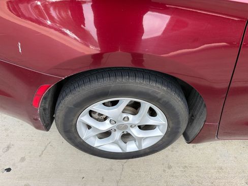 Used 2018 Chrysler Pacifica Touring Plus w/ Tire & Wheel Group FWD image 16