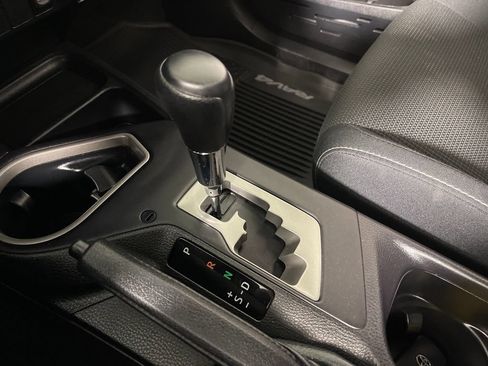 Certified 2018 Toyota RAV4 XLE FWD image 22
