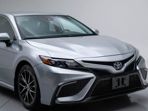 Used 2024 Toyota Camry SE FWD image 10