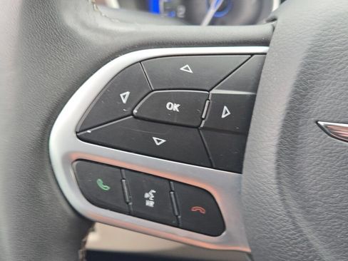 Certified 2023 Chrysler Voyager LX FWD image 33