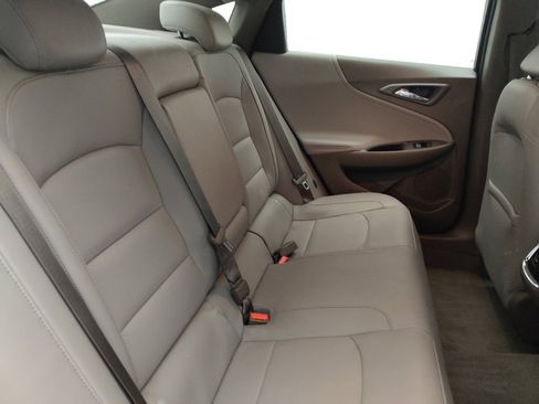 Used 2018 Chevrolet Malibu LT w/ Leather Package FWD image 19