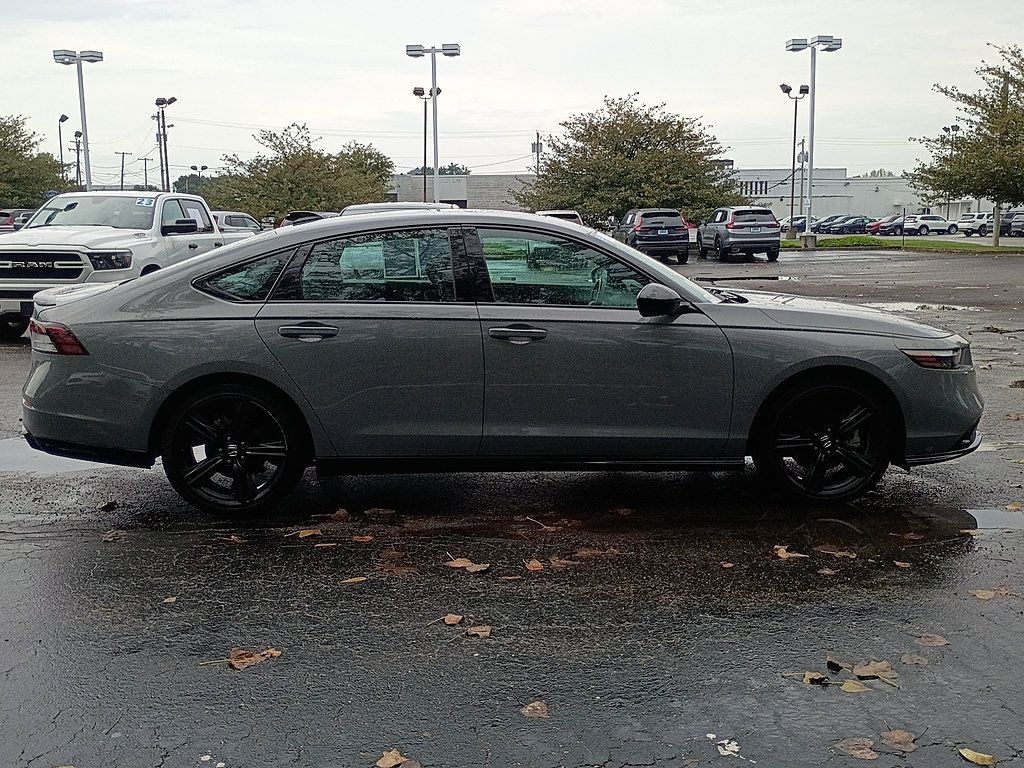 Used 2023 Honda Accord Sport image 2