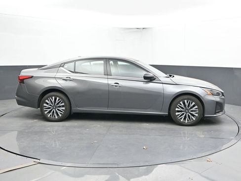 Used 2024 Nissan Altima 2.5 SV AWD/4WD image 4