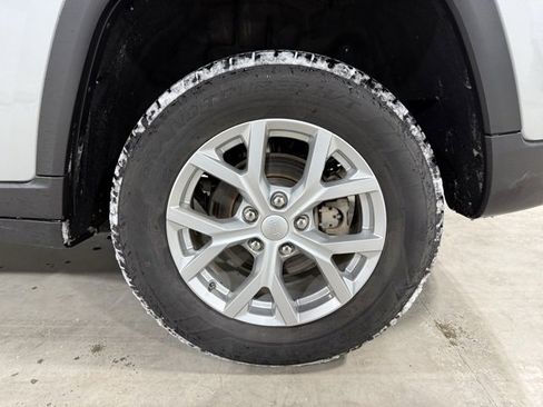 Used 2023 Jeep Grand Cherokee Limited image 41