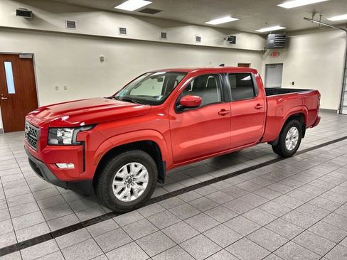 Used 2024 Nissan Frontier SV image 3