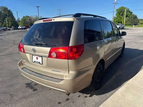 Used 2009 Toyota Sienna LE FWD image 5