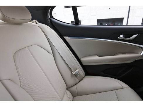 Used 2026 Genesis G70 2.5T RWD image 14