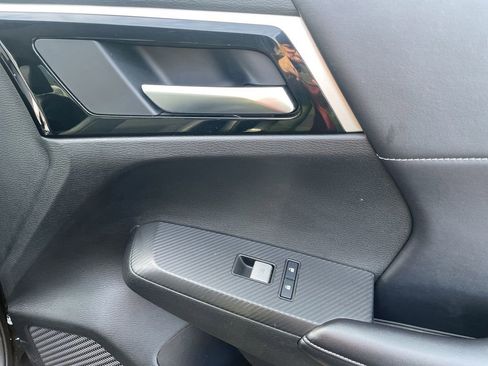 Used 2024 Mitsubishi Outlander SE image 40