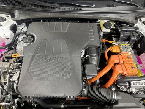 Used 2024 Hyundai Elantra Blue image 21