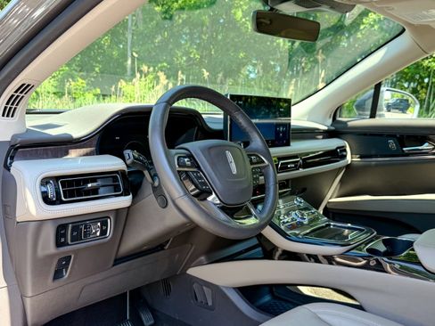 Used 2023 Lincoln Nautilus Reserve w/ Monochromatic Package AWD/4WD image 16