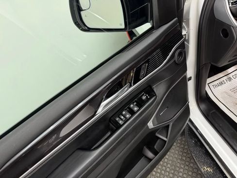 Used 2024 Jeep Wagoneer 4WD image 16