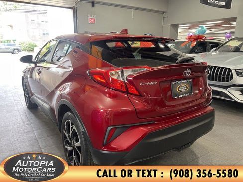 Used 2019 Toyota C-HR XLE FWD image 3