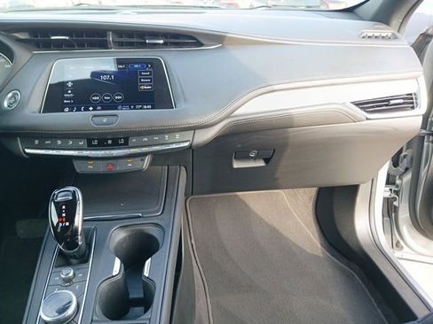 Used 2023 Cadillac XT4 Premium Luxury image 19