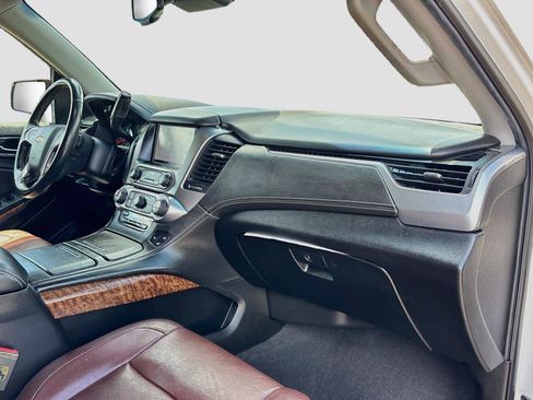 Used 2019 Chevrolet Suburban Premier w/ Premier Plus Edition AWD/4WD image 31