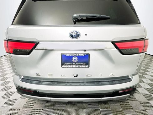 Used 2023 Toyota Sequoia Limited image 19