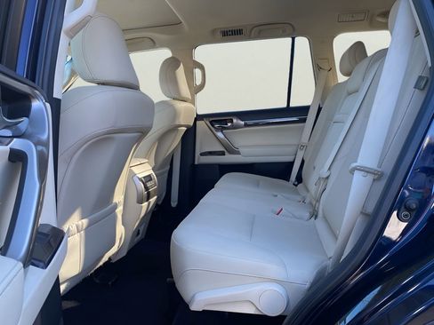 Used 2020 Lexus GX 460 Premium w/ Premium Package image 16