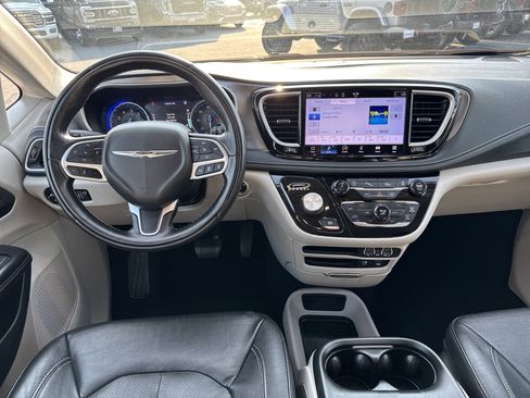 Used 2022 Chrysler Pacifica Touring-L image 27