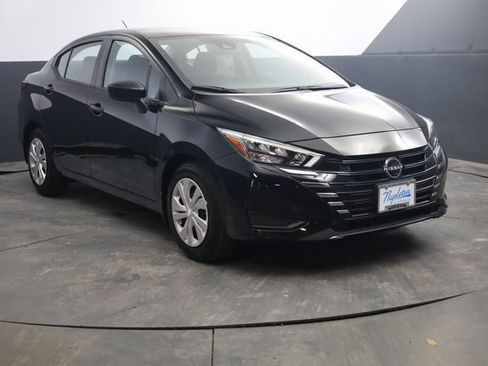 Used 2025 Nissan Versa S w/ Trunk Package image 2