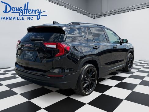 Used 2024 GMC Terrain SLT w/ Infotainment Package II FWD image 5