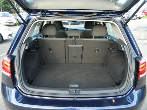 Used 2018 Volkswagen Golf S image 10