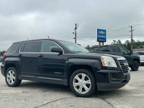 Used 2017 GMC Terrain SLE AWD/4WD image 4