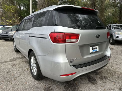 Used 2016 Kia Sedona LX image 4