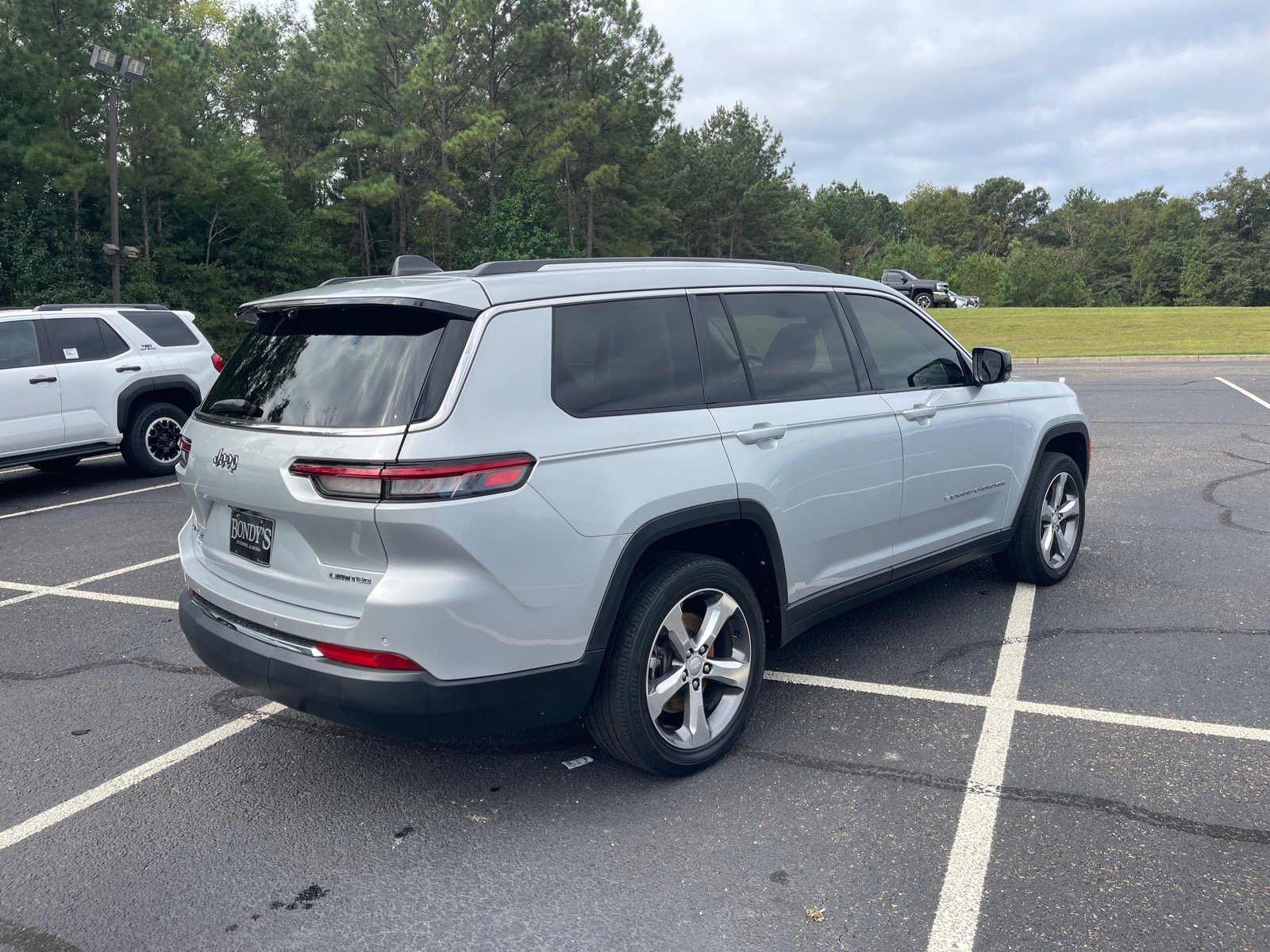 Used 2021 Jeep Grand Cherokee L Limited w/ Luxury Tech Group II AWD/4WD image 17