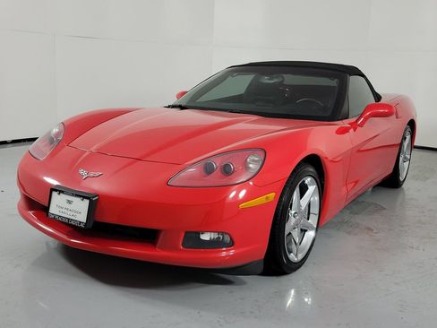 Used 2012 Chevrolet Corvette Convertible RWD image 2