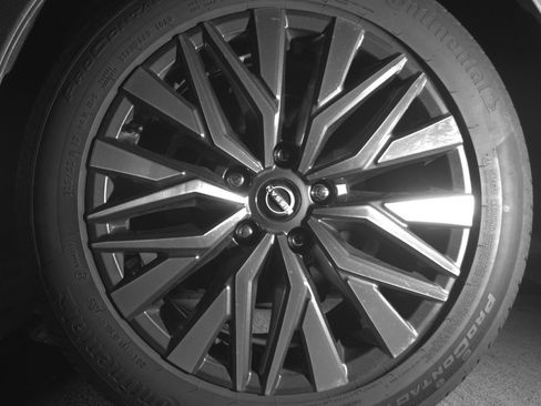Used 2025 Nissan Altima 2.5 SV FWD image 14