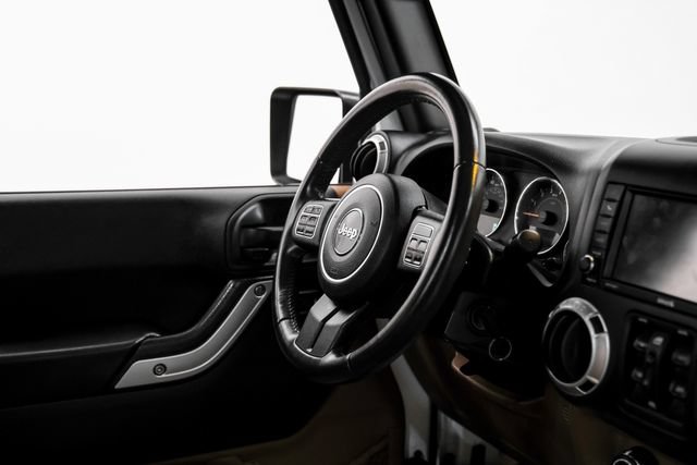 Used 2017 Jeep Wrangler Unlimited Sahara w/ Connectivity Group AWD/4WD image 14
