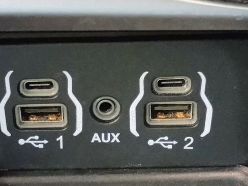 Used 2023 Chrysler Pacifica Limited image 21