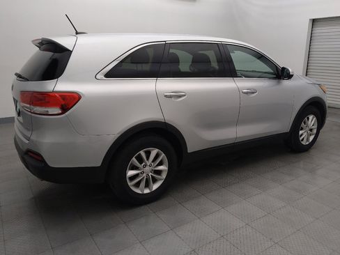 Used 2017 Kia Sorento L image 10