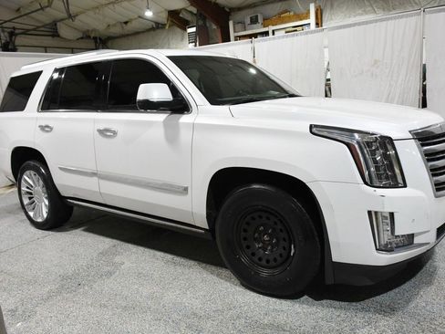 Used 2016 Cadillac Escalade Platinum AWD/4WD image 33