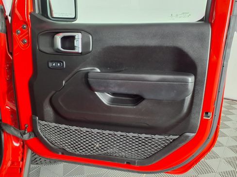Used 2022 Jeep Wrangler Rubicon AWD/4WD image 8
