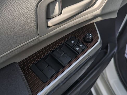 Used 2024 Toyota Sienna LE image 29