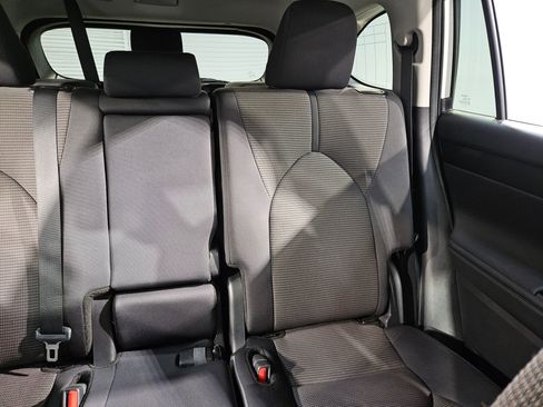 Certified 2025 Toyota Highlander LE FWD image 14