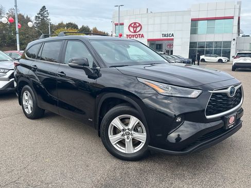 Used 2024 Toyota Highlander LE image 1