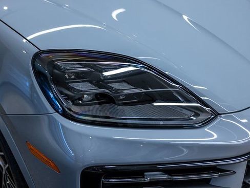 Certified 2026 Porsche Cayenne Coupe image 12