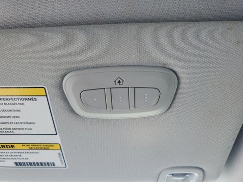 Used 2021 Jeep Cherokee Limited image 31