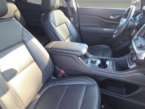 Used 2023 GMC Acadia SLT image 14