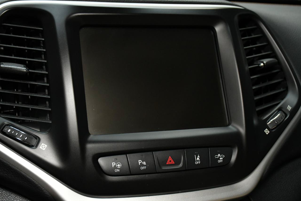 Used 2016 Jeep Cherokee Limited AWD/4WD image 22