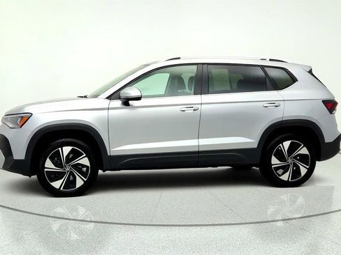 Used 2025 Volkswagen Taos SE AWD/4WD image 8