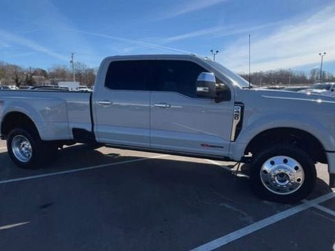 Used 2025 Ford F450 Platinum w/ Platinum Plus Package image 2