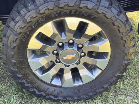 Used 2023 Chevrolet Silverado 2500 Custom w/ Custom Value Package AWD/4WD image 10
