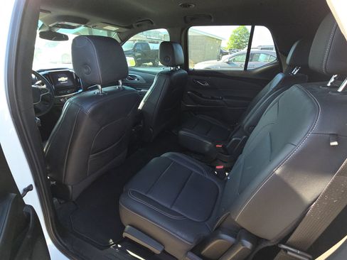 Used 2023 Chevrolet Traverse LT FWD image 13