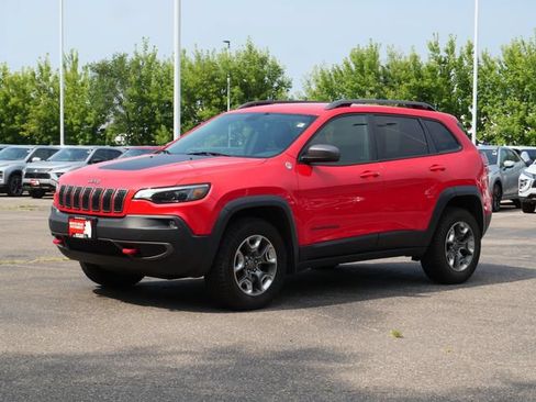 Used 2019 Jeep Cherokee Trailhawk w/ Cold Weather Group AWD/4WD image 2